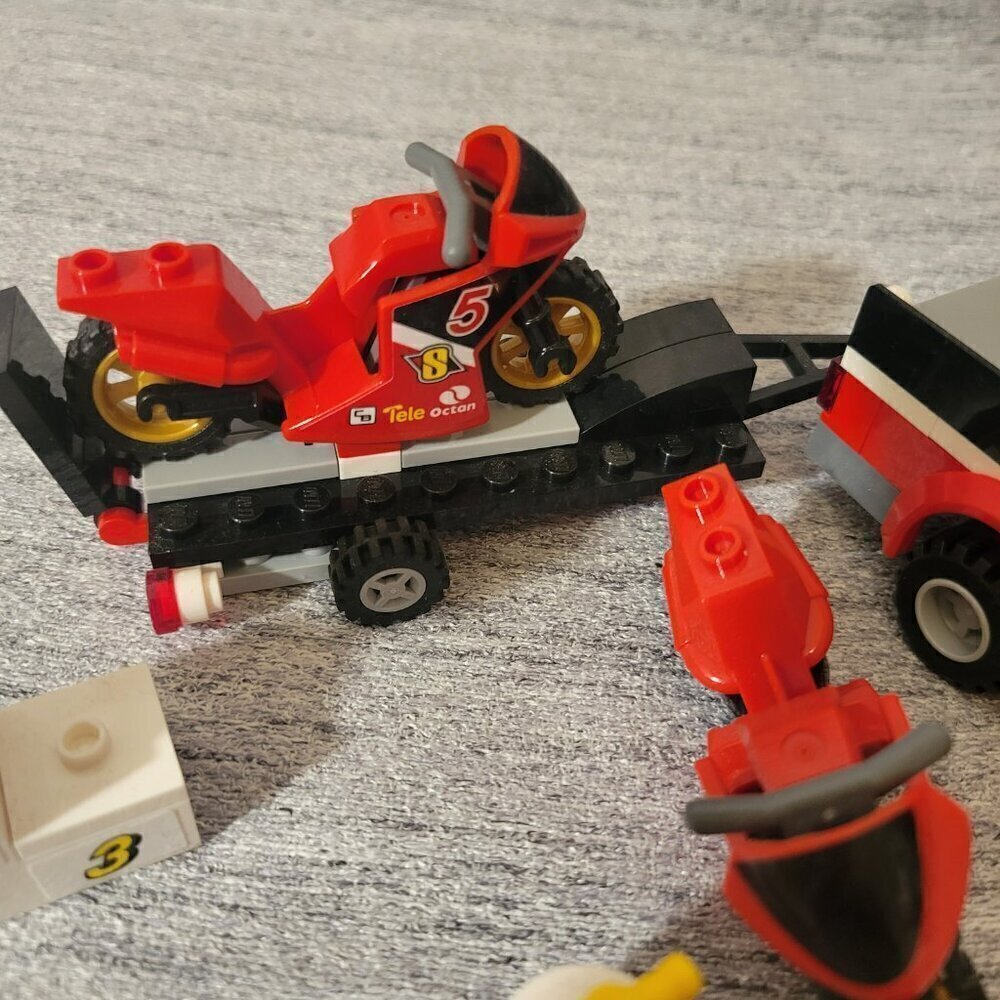 Lego City 60084- Racing Bike Transporter - Picture 5 of 8